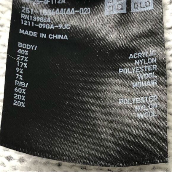 UNIQLO SWEATER                      CREW NECK TEXTURED MOHAIR BLEND SWEATER - Picture 7 of 9